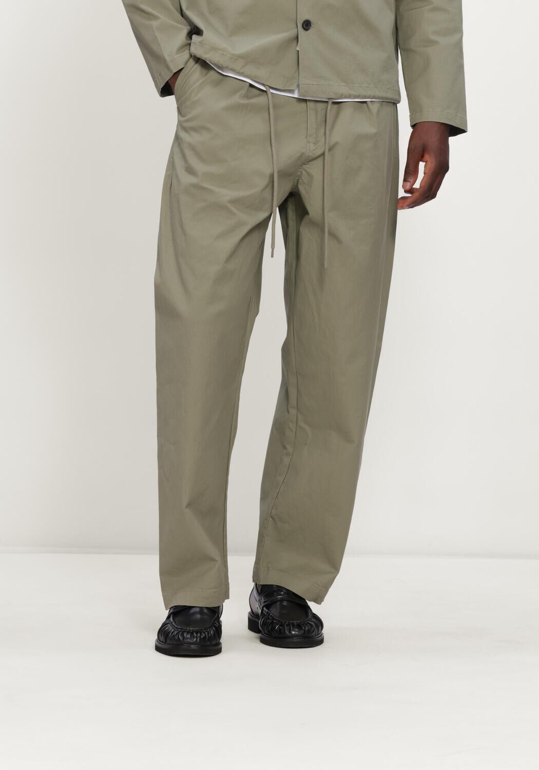 Khaki ANERKJENDT Wijde broek AKJAKOB COTTON PLEAT PANTS - large