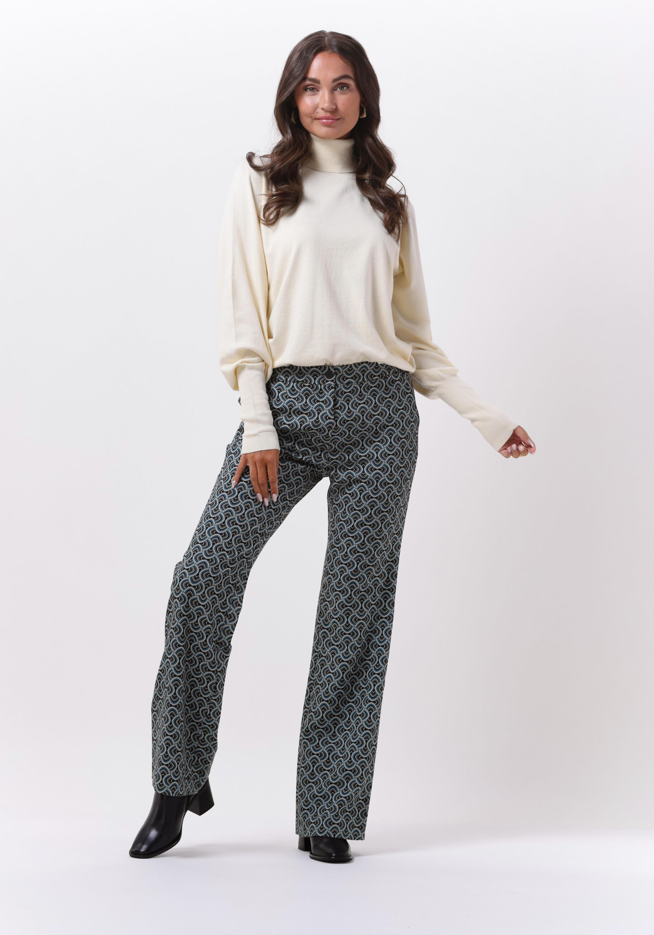 Kobalt DEA KUDIBAL Flared broek EMMA P FLARED PANTS Omoda