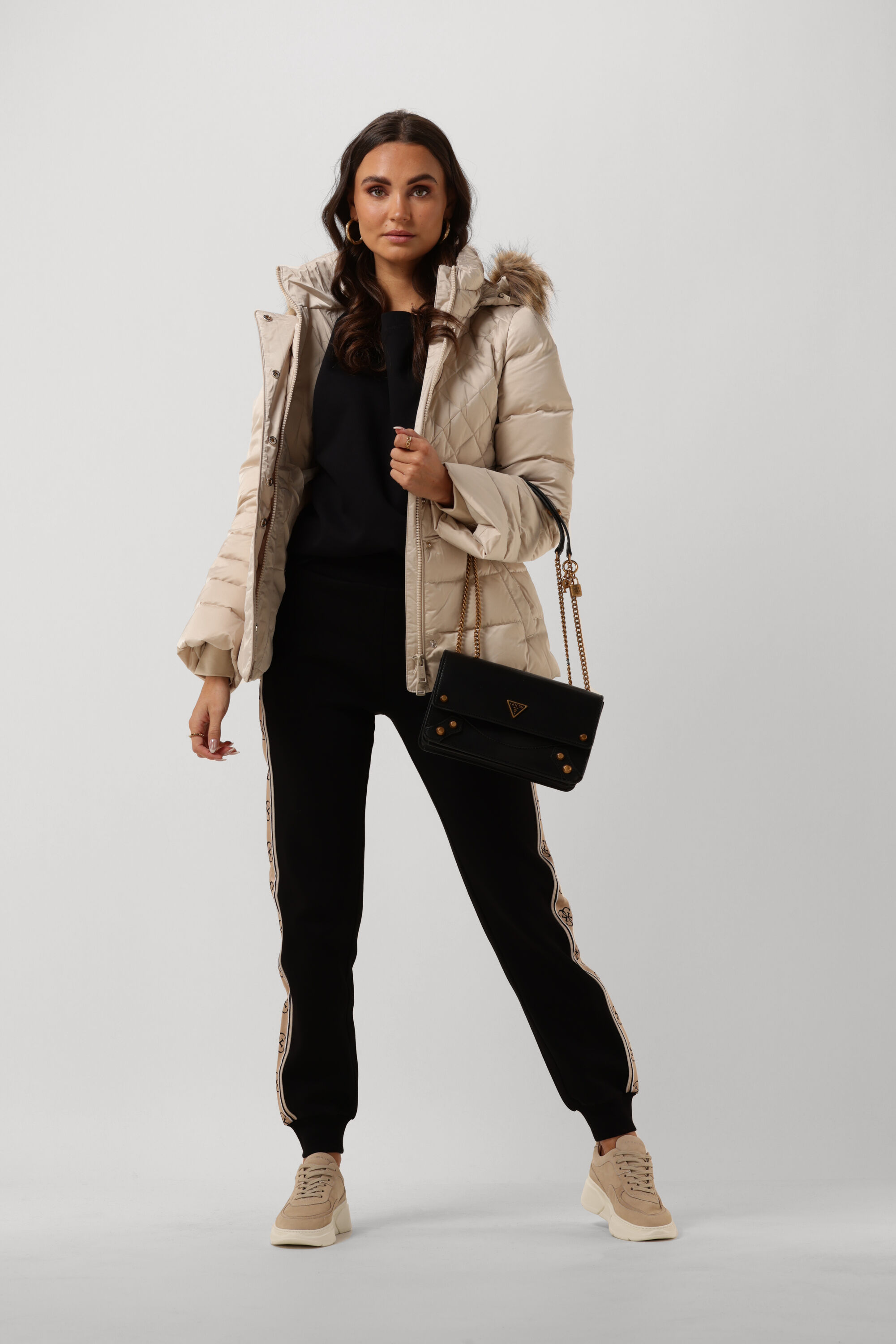 GUESS Camden Schoudertas Dames - Espresso | Eco Pebble PU Met Antieke Hardware