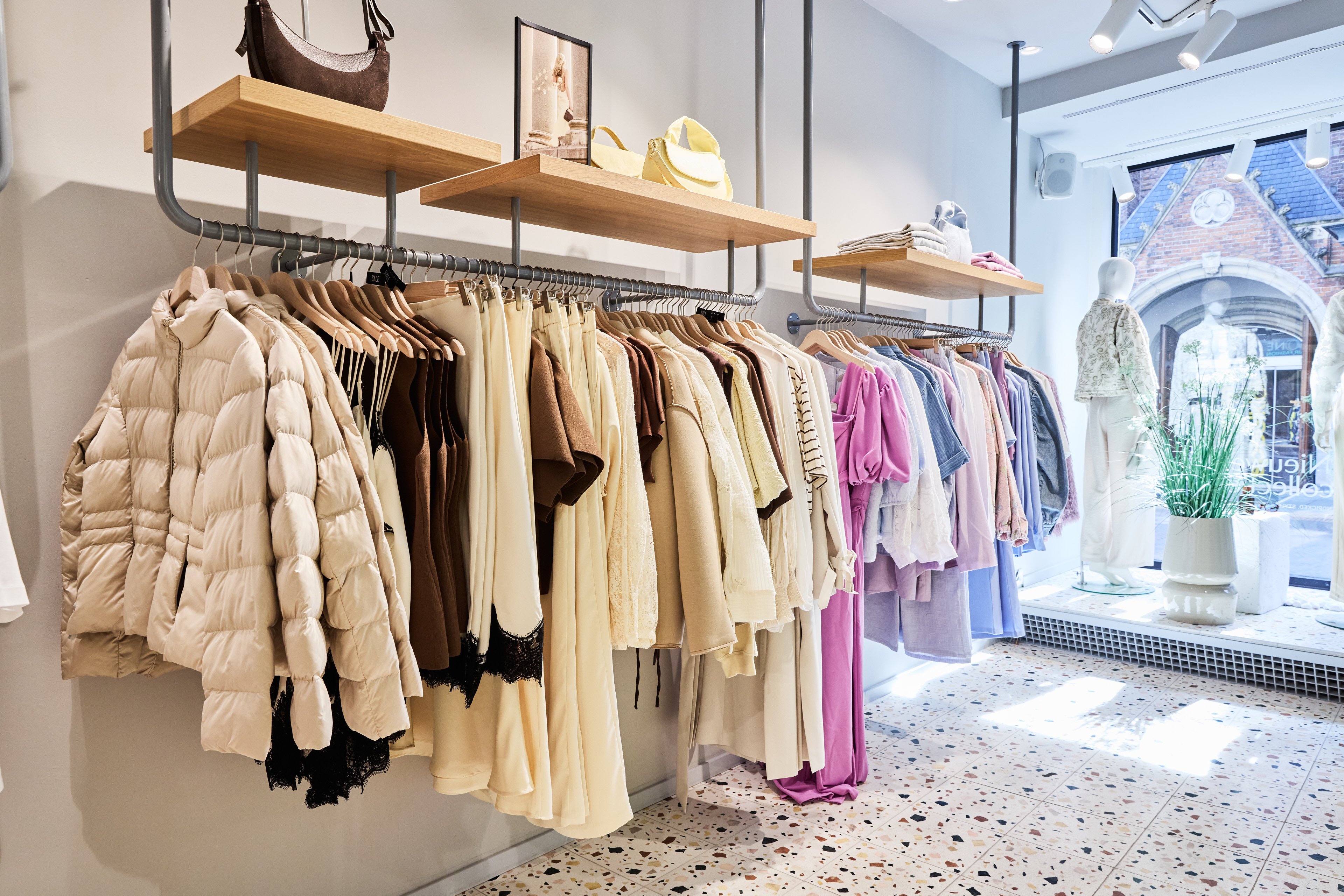Store image 3