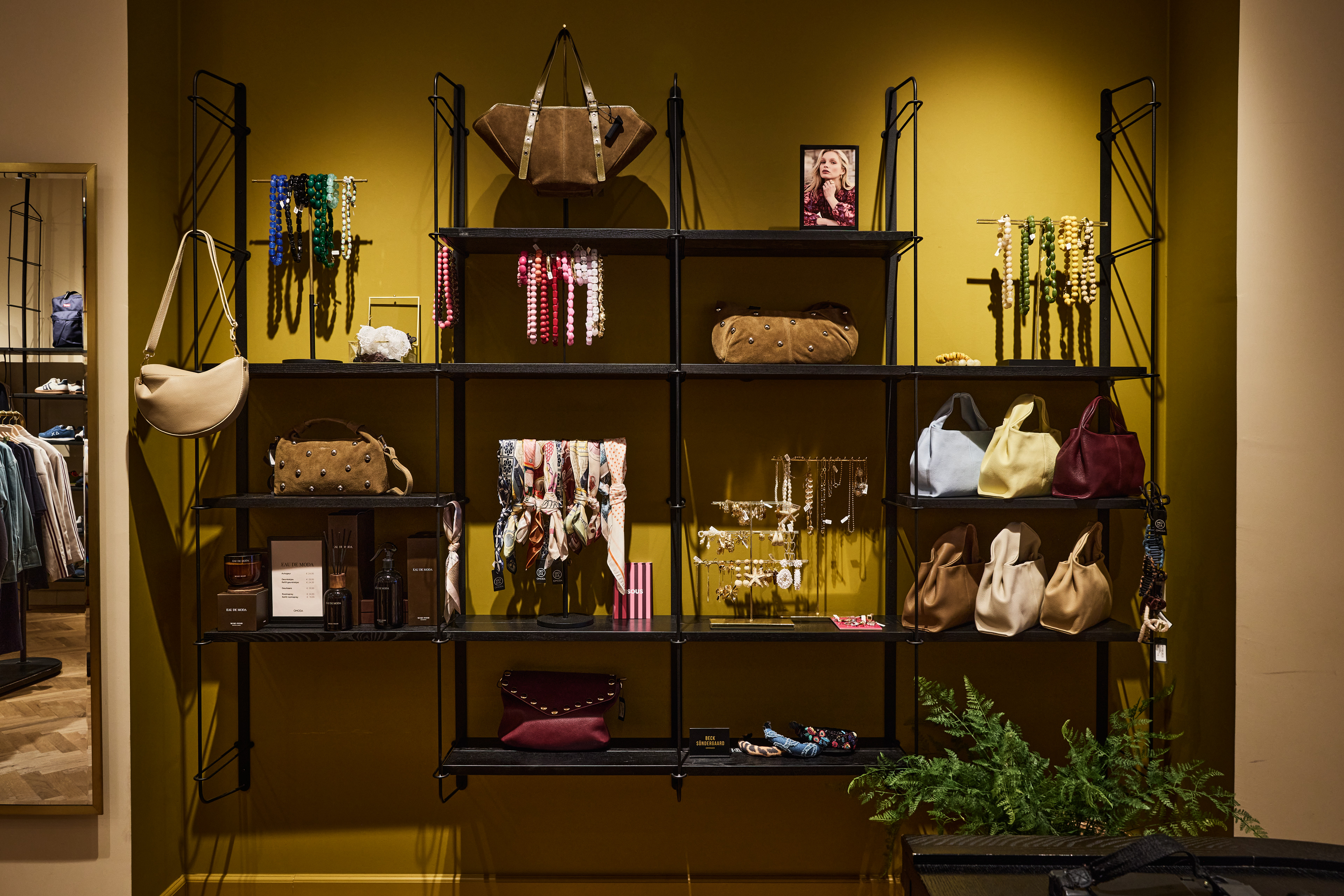 Store image 3
