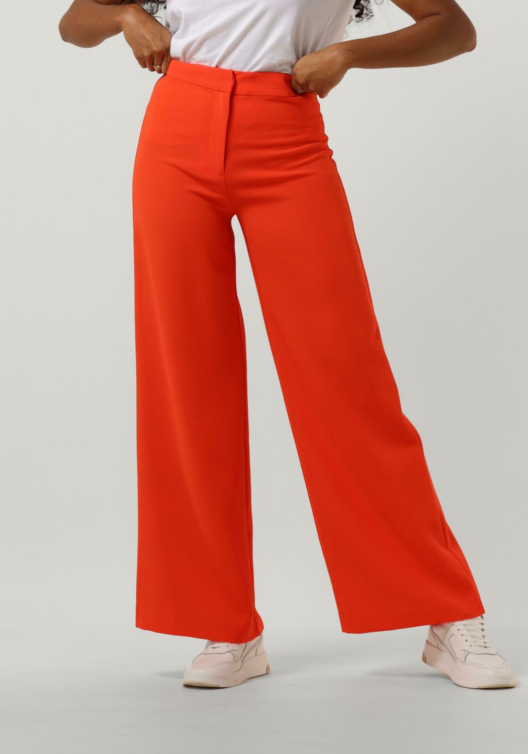 Nike - Gestreept loungebroek met wijde pijpen in crème en wit | ASOS Nike - Gestreept loungebroek met wijde pijpen in crème en wit | ASOS