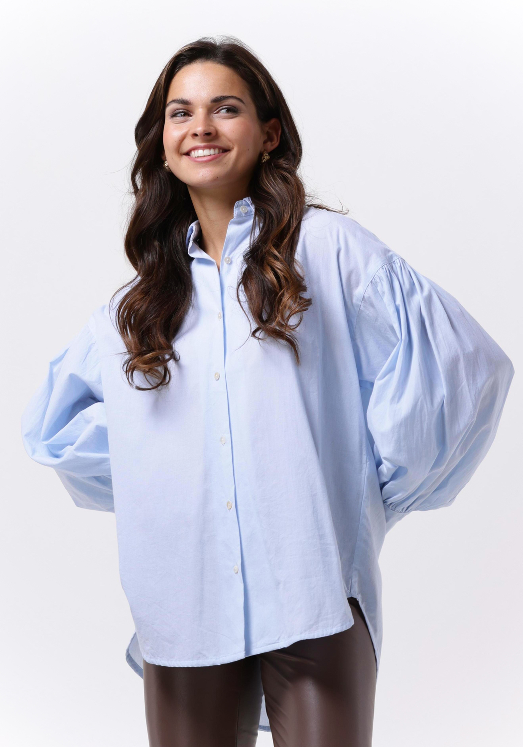 Lichtblauwe BY-BAR Blouse SARAH CHAMBRAY BLOUSE | Omoda
