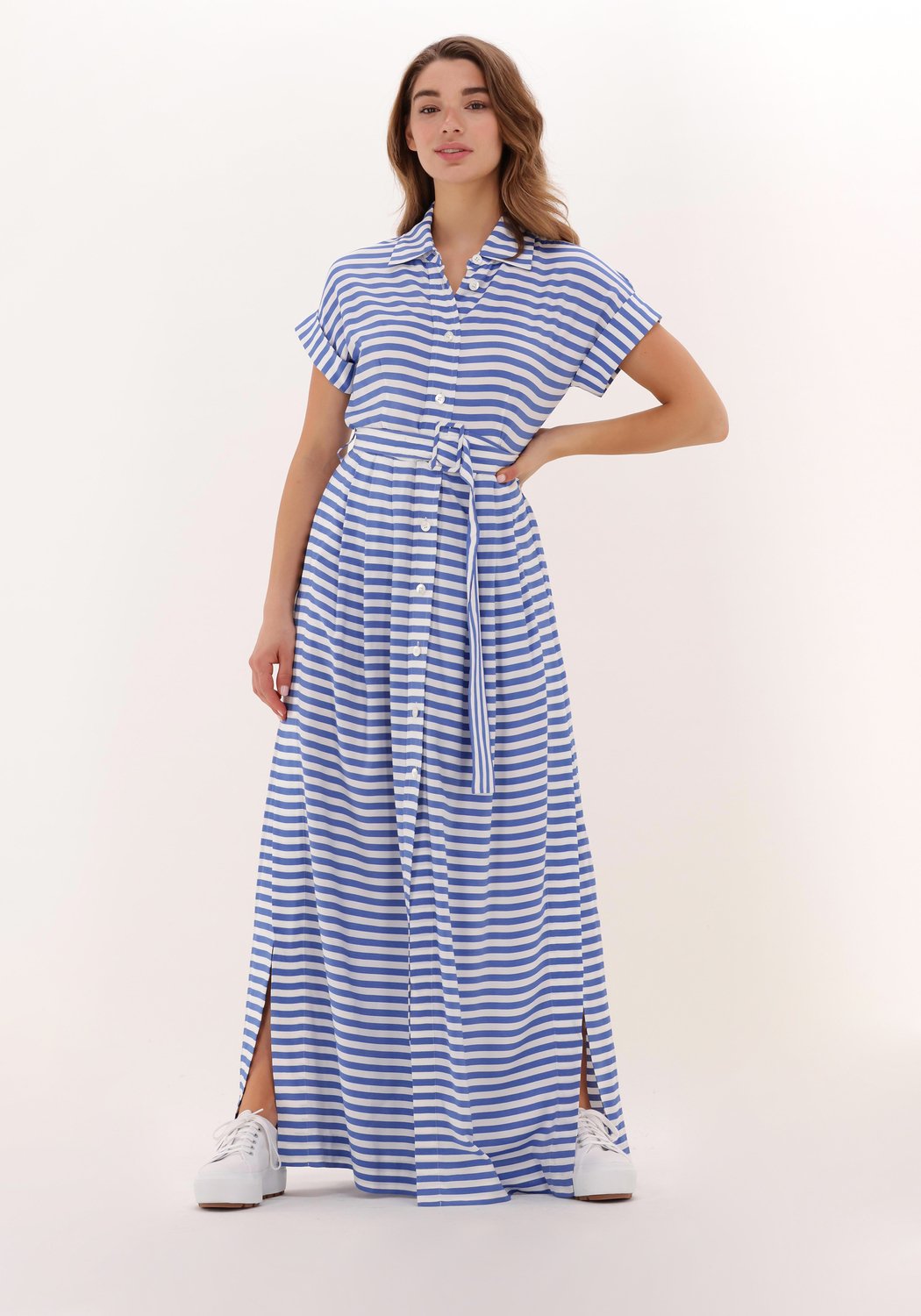 Blauw/wit gestreepte VANILIA Maxi jurk BUTTON LONG DRESS Omoda