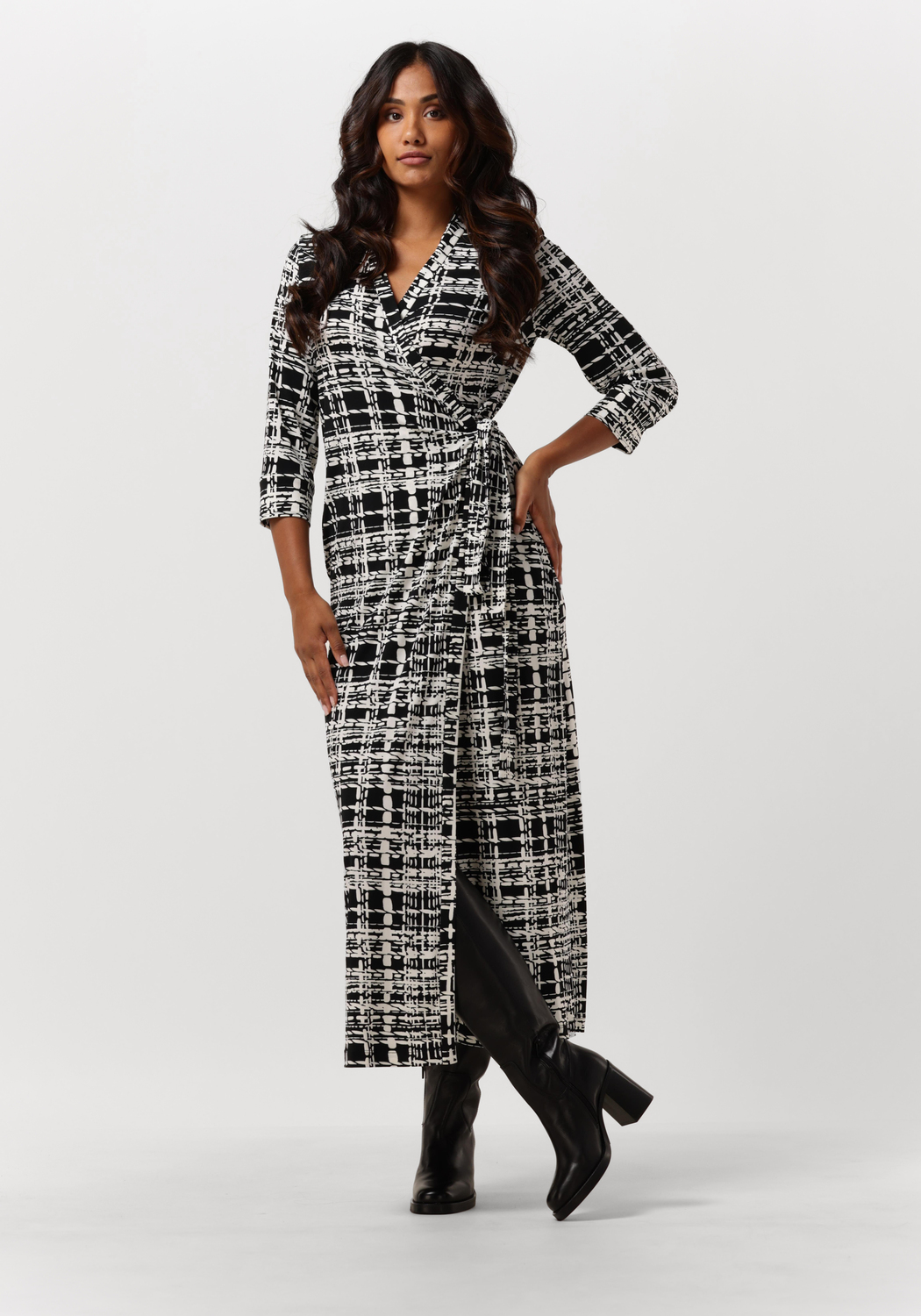 Zwarte VANILIA Maxi jurk DUO CHECK WRAP DRESS Omoda